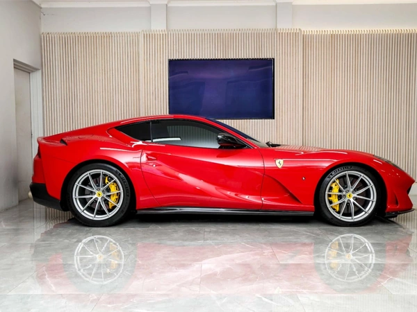 2019 Ferrari 812 Superfast F152M Dual-Clutch Petrol
